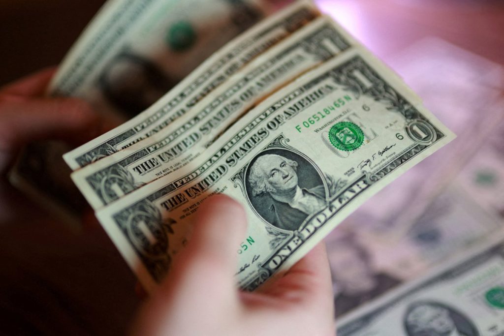 Dólar mostra estabilidade com mercado monitorando cessar-fogo entre EUA e Irã
